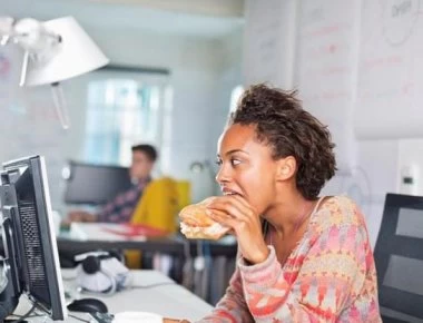 Τι κάνουν οι πιο εκνευριστικοί συνάδελφοι στα γραφεία τους και σπάνε τα νεύρα όλων